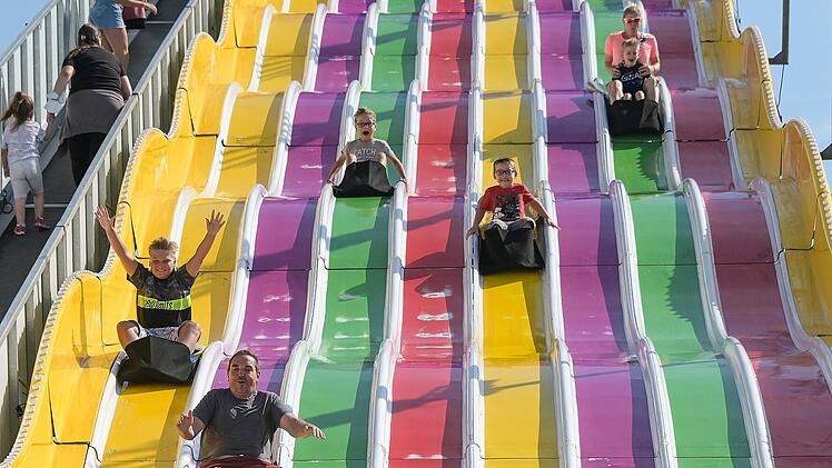 N&uuml;rnberger Herbstvolksfest: Schwerstkranke Kinder vergessen ein paar Stunden ihre Sorgen