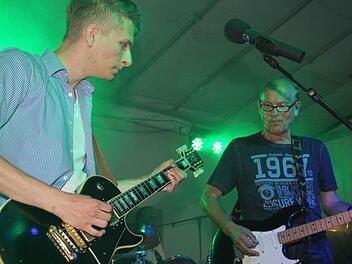 Vater und Sohn: Matthias Beudert tritt in die musikalischen Fußstapfen seines Vaters Hans Beudert. Fotos: Björn Hein/Heike Beudert