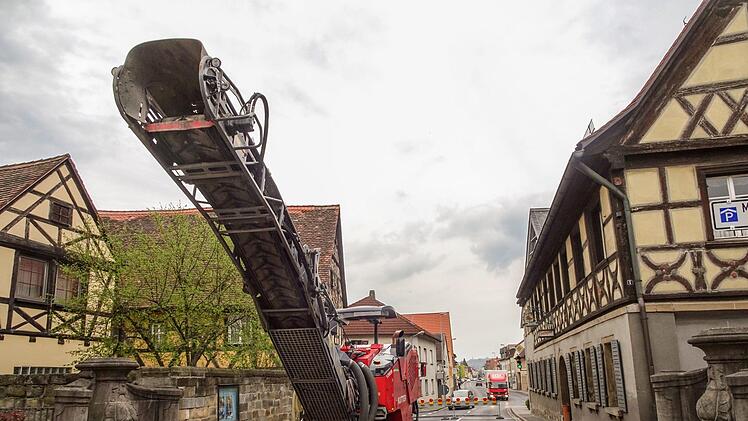 An der Kreuzung beim Hallstadter Rathaus geht jetzt Richtung Norden verkehrstechnische  nichts mehr.Foto: Stadt Hallstadt