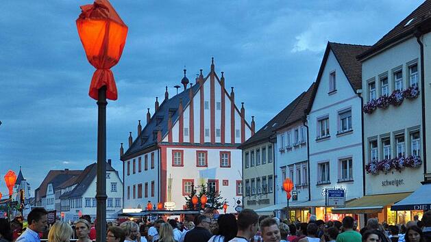 Stimmungsvoll wird die Altstadt von Ha&szlig;furt am Abend. Ulrike Langer