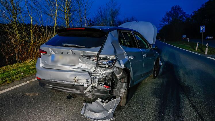Autos kollidieren im Kreis Fürth - drei Menschen verletzt
