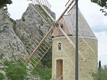 Pierrelatte hat einiges zu bieten. Unser Bild zeigt die Mühle der Stadt mit ihren Flügeln, die im Jahr 2011 restauriert wurde.  Foto: Oliver Schmitt