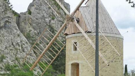 Pierrelatte hat einiges zu bieten. Unser Bild zeigt die Mühle der Stadt mit ihren Flügeln, die im Jahr 2011 restauriert wurde.  Foto: Oliver Schmitt