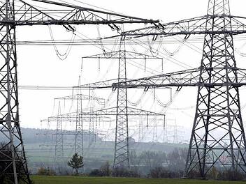 Mit Hochspannungsleitungen hatte der Stromausfall am Mittwoch nichts zu tun - vielmehr war eine Art Kurzschluss bei Erdkabeln der Grund. Foto: Marcus Führer/dpa