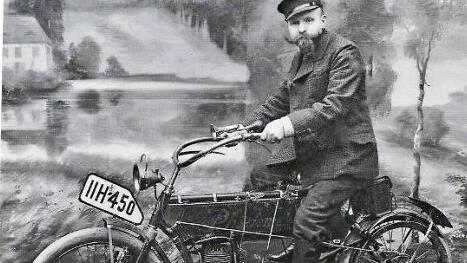 Dezember 2020: Motorradfahrer Georg Scharf (Aufnahme um 1920)