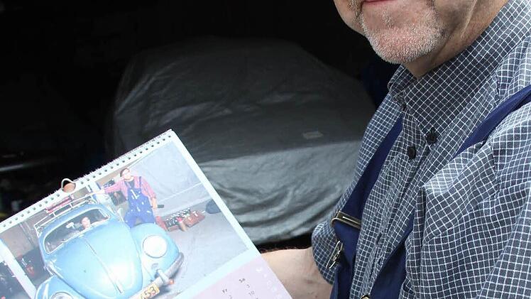 Zusammen mit Fotofreunden aus Sonneberg hat Künzel einen Jahreskalender mit zwölf Ansichten seines "Erwin" erstellt.Foto: Ralf Kestel