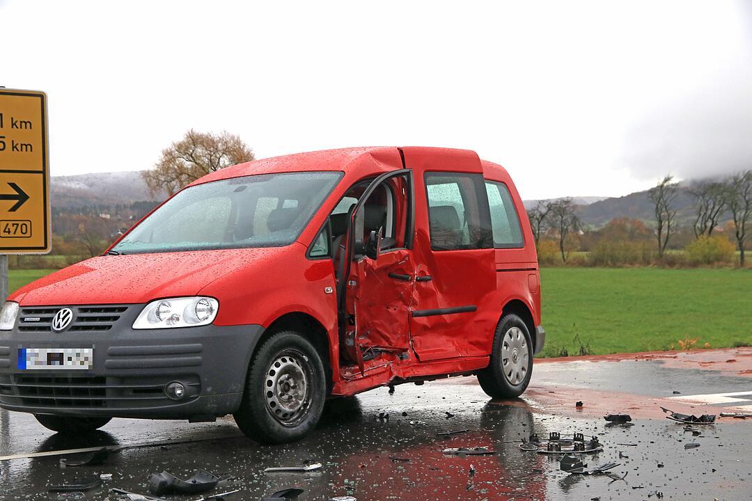 Mehrere Verletzte bei Unfall auf B470