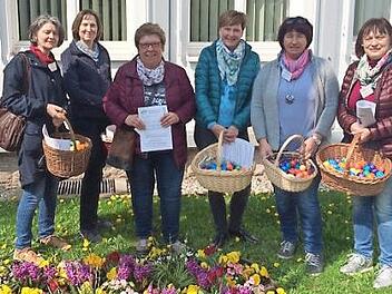 An der Ostereier-Aktion machten mit (von links) Helene Bieberich, Jutta Schneider, Kerstin Neder, Anita Hoffmann, Helene Greubel und Edeltraud Häusler,  Foto: Andreas Lomb