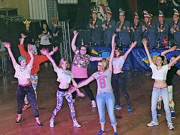 Das Publikum bekam viele flotte Darbietungen zu sehen und sparte nicht mit Applaus.  Foto: Heimann