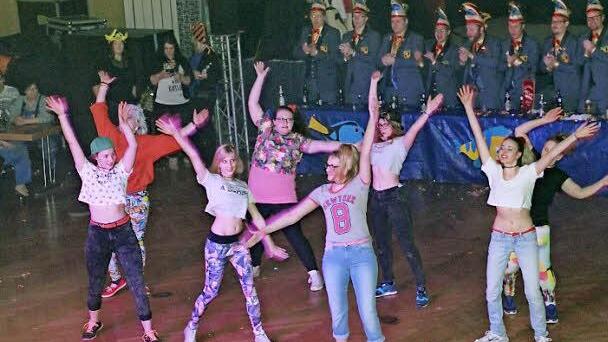 Das Publikum bekam viele flotte Darbietungen zu sehen und sparte nicht mit Applaus.  Foto: Heimann