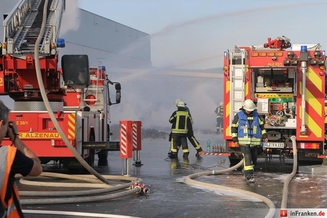 Feuer in Industriebetrieb in Alzenau – Schaulustige behindern Feuerwehr