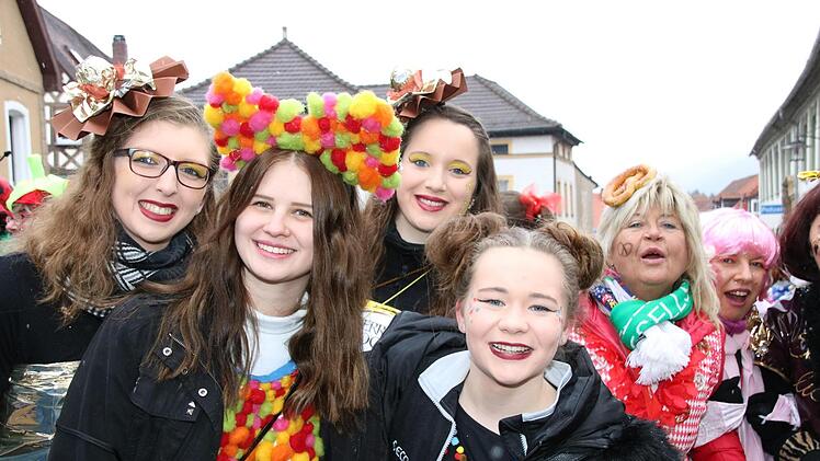 Marktplatztreiben in Stadtsteinach. Foto: Jürgen Gärtner