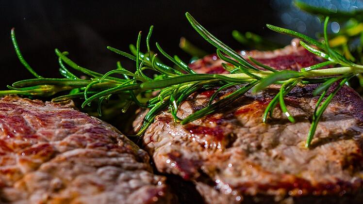 Ein gegartes Stück Schweinefleisch enthält im Durchschnitt bereits fast den gesamten Proteinbedarf eines Erwachsenen.
