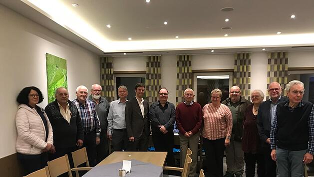 Verdiente Mitglieder von ver.di wurden geehrt (von links):  Karin Stratmann, G&uuml;nther Hahn, Norbert Marx, Erwin Heid, Jens M&ouml;ller, Martin Schmidl, Gerhard Klamet, Gottfried Hofmann, Brigitte Gromotka, Harald Markard, Beate Bayer, Manfred T&ouml;pperwien...