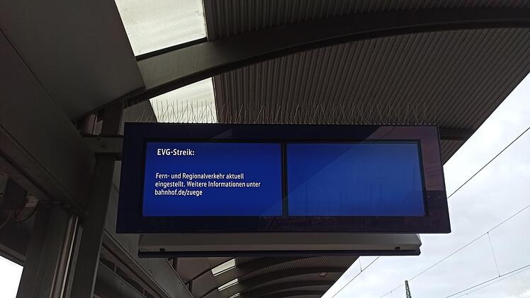 Streik in Franken trifft kompletten Nah- und Fernverkehr - so ist die Situation auf Straßen und an Bahnhöfen