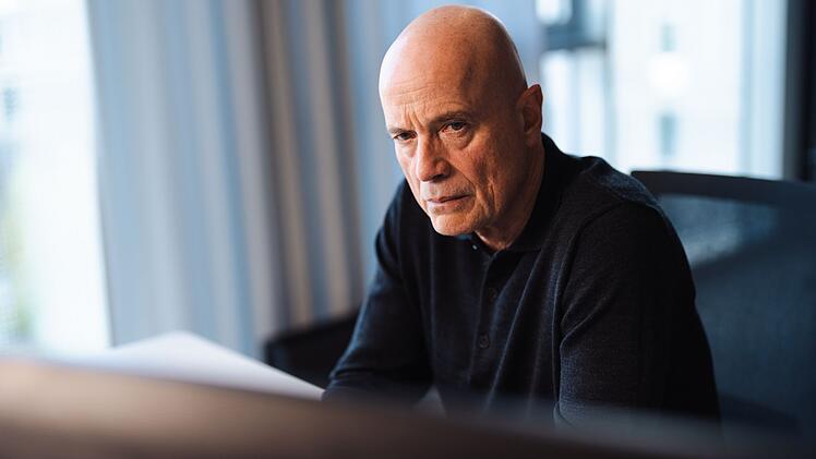 Chefbuchhalter Adam Lansky (Christian Berkel) wurde gefeuert.