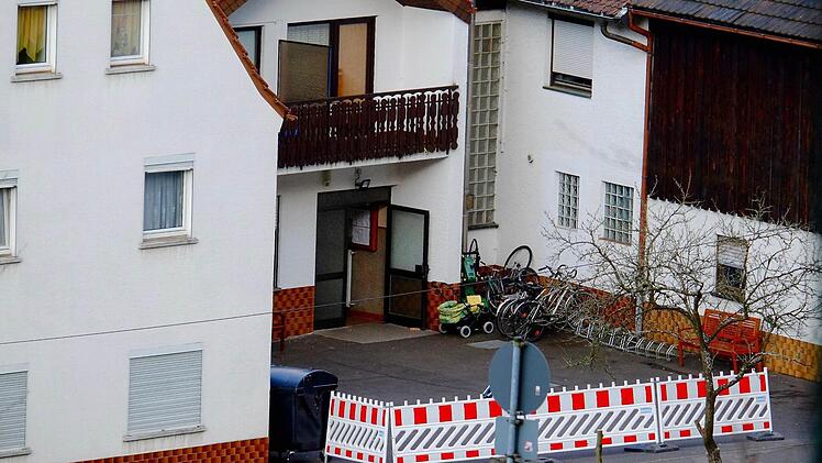 Im ehemaligen Gasthaus Schmitt (Hassenbach) sind rund 60 Flüchtlinge untergebracht.  Foto: Gerd Schaar