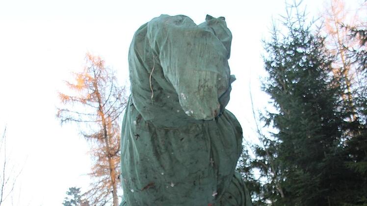 Die Verladung des Baumes läuft. Veronika Schadeck