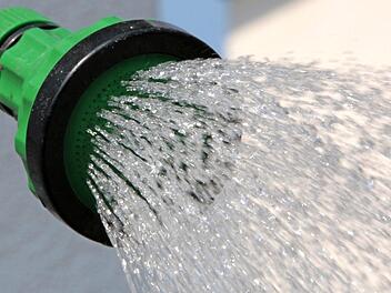Das "Lebensmittel Nummer eins", das Trinkwasser, wird in Ebermannstadt teurer.  Foto: Josef Hofbauer