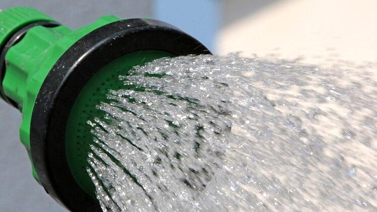 Das "Lebensmittel Nummer eins", das Trinkwasser, wird in Ebermannstadt teurer.  Foto: Josef Hofbauer