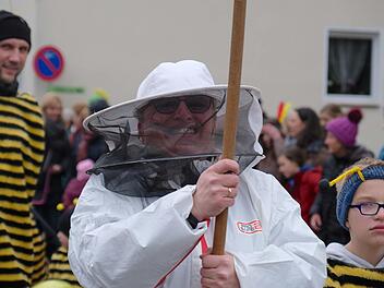 Als fleißige Bienen und Imker nahm der Verein für Gartenkultur und Landespflege heuer am Faschingszug teil.  Foto: Gerd Schaar