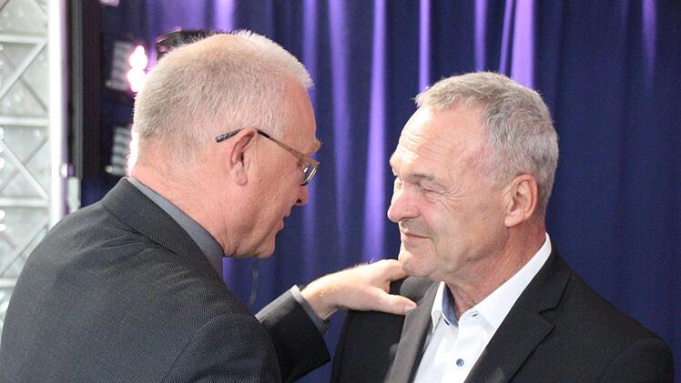 Empfang zum 60. Geburtstag von OB Frank Rebhan in Neustadt bei Coburg - hier der Jubilar mit Willi KuballaOliver Schmidt