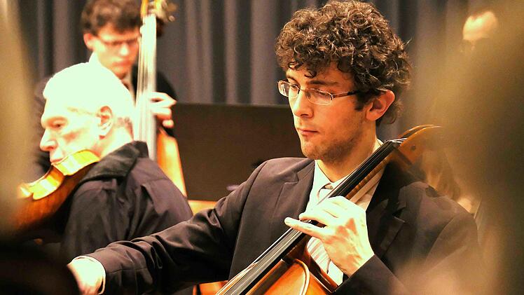 Ein besonderer Hörgenuss, der nächstes Jahr entfällt, weil das Brucknerorchester Coburg keinen Termin in der Musikakademie bekommen hat.Gerd Schaar