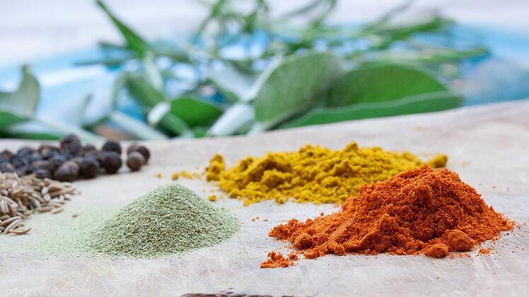 Grünes, gelbes und rotes Curry: Je nach Farbe hat das Curry einen anderen Schärfegrad.