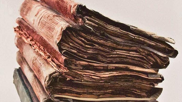 Aktenberg beim Scheidungsprozess ziwschen Johann Casimir und seiner ersten Frau Anna.