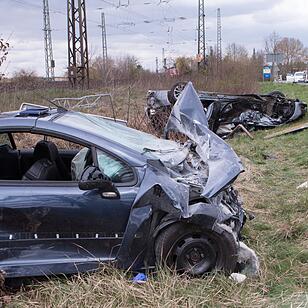 Bei einem Verkerhrsunfall in Gunzenhausen haben sich vier Menschen teilweise schwer verletzt.