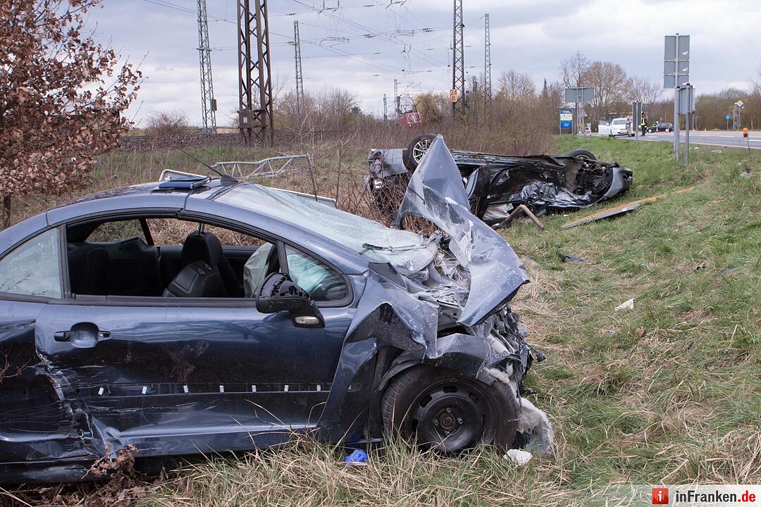 Bei einem Verkerhrsunfall in Gunzenhausen haben sich vier Menschen teilweise schwer verletzt.