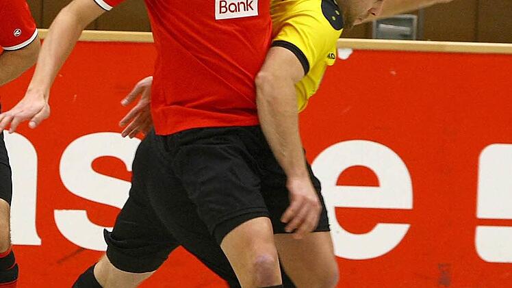 Der Nullachter Fabian Früh (links) im Duell mit dem Stanicher Phillipp Lindthaler. Foto: Monika Limmer