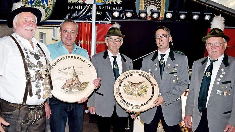 Die beiden Ehrenscheiben errangen Hubert Marr und Alexander F&uuml;rst (von links).