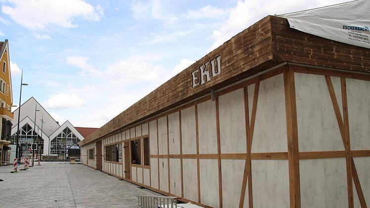 Die EKU-Ecke  -  mit Blick auf die Stadthalle (im Hintergrund).