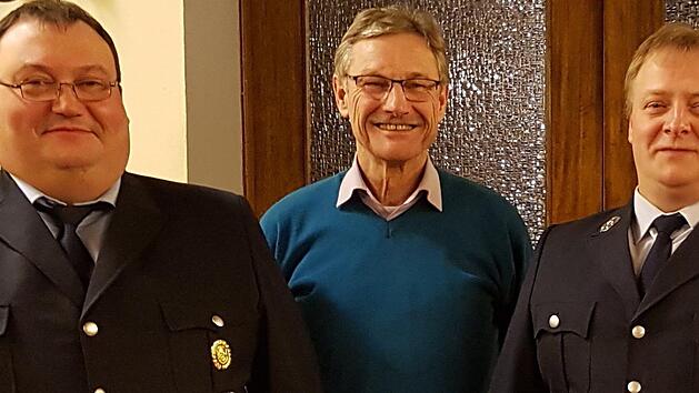 Neuwahlen standen bei der Freiwilligen Feuerwehr Weißenbach an (von links): 2. Kommandant und 2. Vorsitzender Frank Schiffler, Bürgermeister Wilhelm Friedrich, Kommandant und Vorsitzender Thomas Brand und Kreisbrandmeister Wolfgang Kenner. Foto:  Sabine Brand