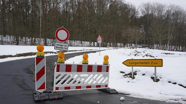 Die Ortsdurchfahrt in Langenleiten ist aufgrund der Kanalbauarbeiten  derzeit gesperrt. Die Umleitung ist ausgeschildert. Foto: Marion Eckert