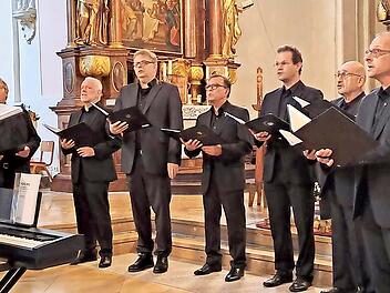 Das Doppelquartett singt im Konzert in der Pfarrkirche St. Bonifatius Weißenohe .