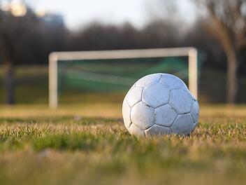 Ostfriesland: Schwere Vorw&uuml;rfe gegen Fu&szlig;balltrainer - Anklage umfasst 93 Straftaten