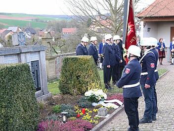 Totengedenken für die Opfer und Gefallenen aus Windheim. Fotos: Gerd Schaar