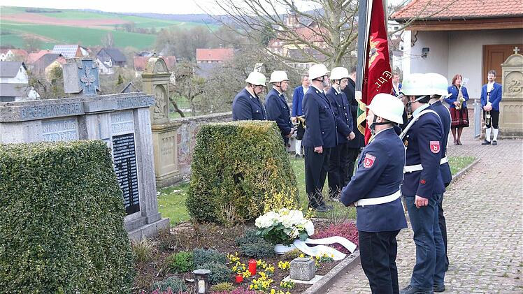 Totengedenken für die Opfer und Gefallenen aus Windheim. Fotos: Gerd Schaar