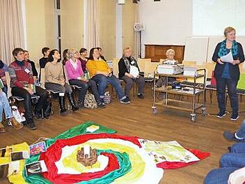 Beim Vorbereitungsabend für den erweiterten Raum Kronach/Ludwigsstadt informierten sich rund 60 Frauen über Simbabwe. Foto: Heike Schülein
