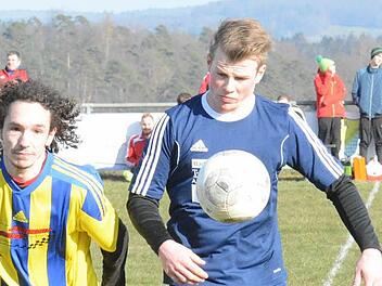 Matthias Kohl (rechts) begeistert bei der SG Geroda als beidfüßiger Stürmer. Doch die Zeit ist knapp beim jungen Landwirt. Foto: ssp/Archiv