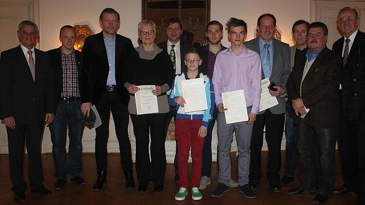 Diese Sportler wurden mit der Goldmedaille des Landkreises Kronach ausgezeichnet. Foto: Veronika Schadeck