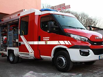 Der ganze Stolz der Feuerwehr Neubrunn: Das neue "Tragkraftspritzenfahrzeug mit Wasser" ist endlich da. Foto: Janina Reuter