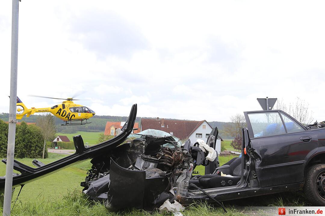 Ansbach: Fahranfänger kracht in Bagger