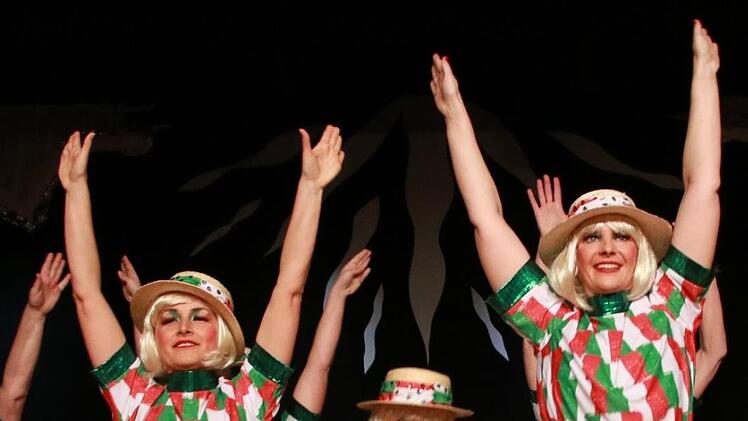 Das Weiberballett grüßt aus "Bella Italia". Foto: Jürgen Gärtner