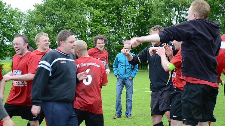 Schnappschüsse nach dem Titelgewinn mit dem Sieg in Albertshausen.