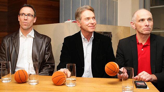 Einen "Brose Baskets Talk" mit Trainer Chris Fleming (l.) und Wolfgang Heyder (rechts) wie hier im Januar wird es nicht mehr geben. Daf&uuml;r will sich Aufsichtsratschef Michael Stoschek den Fragen der Fans stellen. Allerdings unter Ausschluss der &Ouml;ffentlichkeit. Foto: sportpress/Archiv