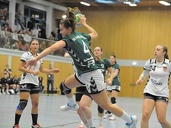 In den Vordergrund spielen: Anknüpfen an die starken Leistungen der Vorrunde will die SG Garitz/Nüdlingen (vorne: Anna Kleinhenz) im Heimspiel gegen Taufkirchen. Foto: Hopf