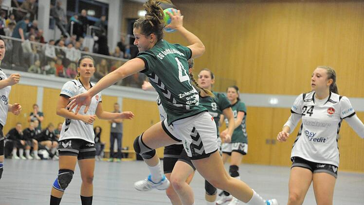 In den Vordergrund spielen: Anknüpfen an die starken Leistungen der Vorrunde will die SG Garitz/Nüdlingen (vorne: Anna Kleinhenz) im Heimspiel gegen Taufkirchen. Foto: Hopf